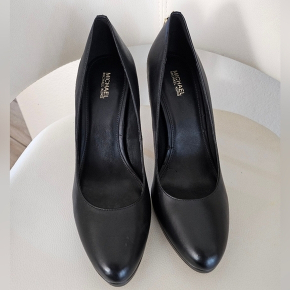 Michael Kors Black Leather Heels with Gold Accent - Picture 5 of 9